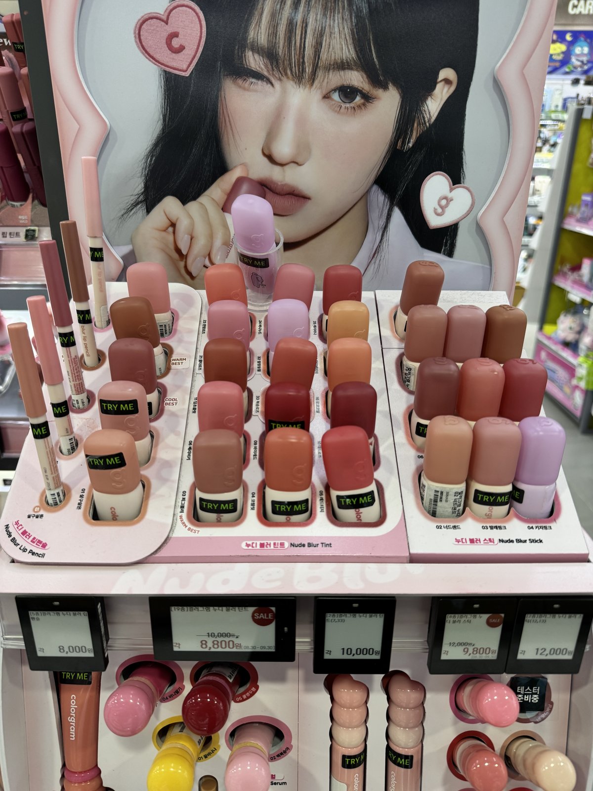 私たちは実際に Olive Young へ足を運びます — 컬러그램 누디 블러 틴트