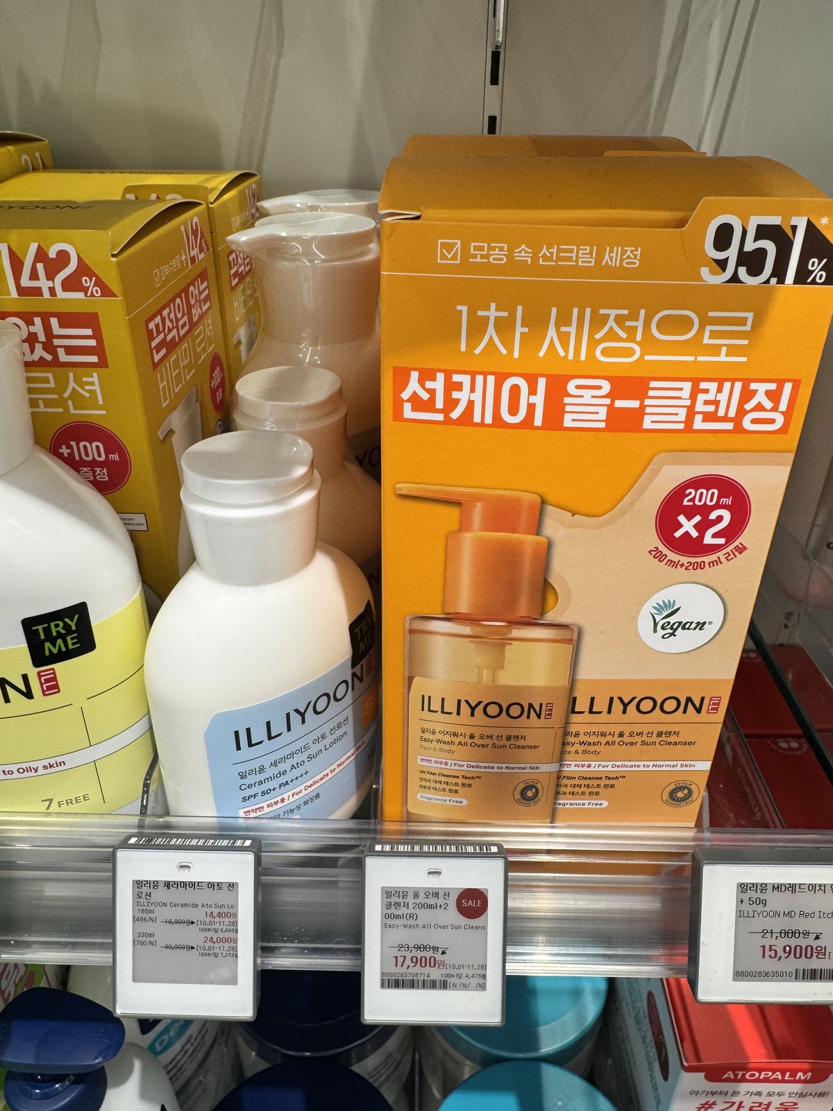 私たちは実際に Olive Young へ足を運びます — 일리윤 세라마이드 아토 선로션·올오버 선클렌저